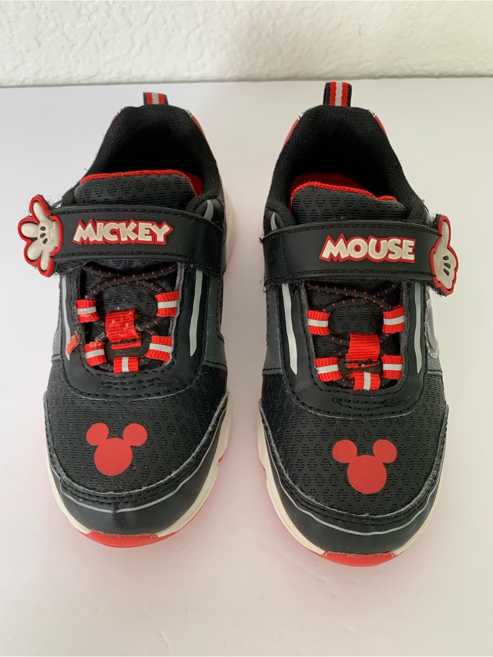 Disney Mickey Mouse Boys Light-Up Hook & Loop Sneakers Black/Red US 9 M - Picture 1 of 7
